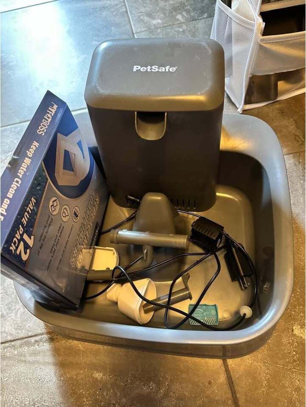 EUC Petsafe Oasys Water Fountain, 2 gallon